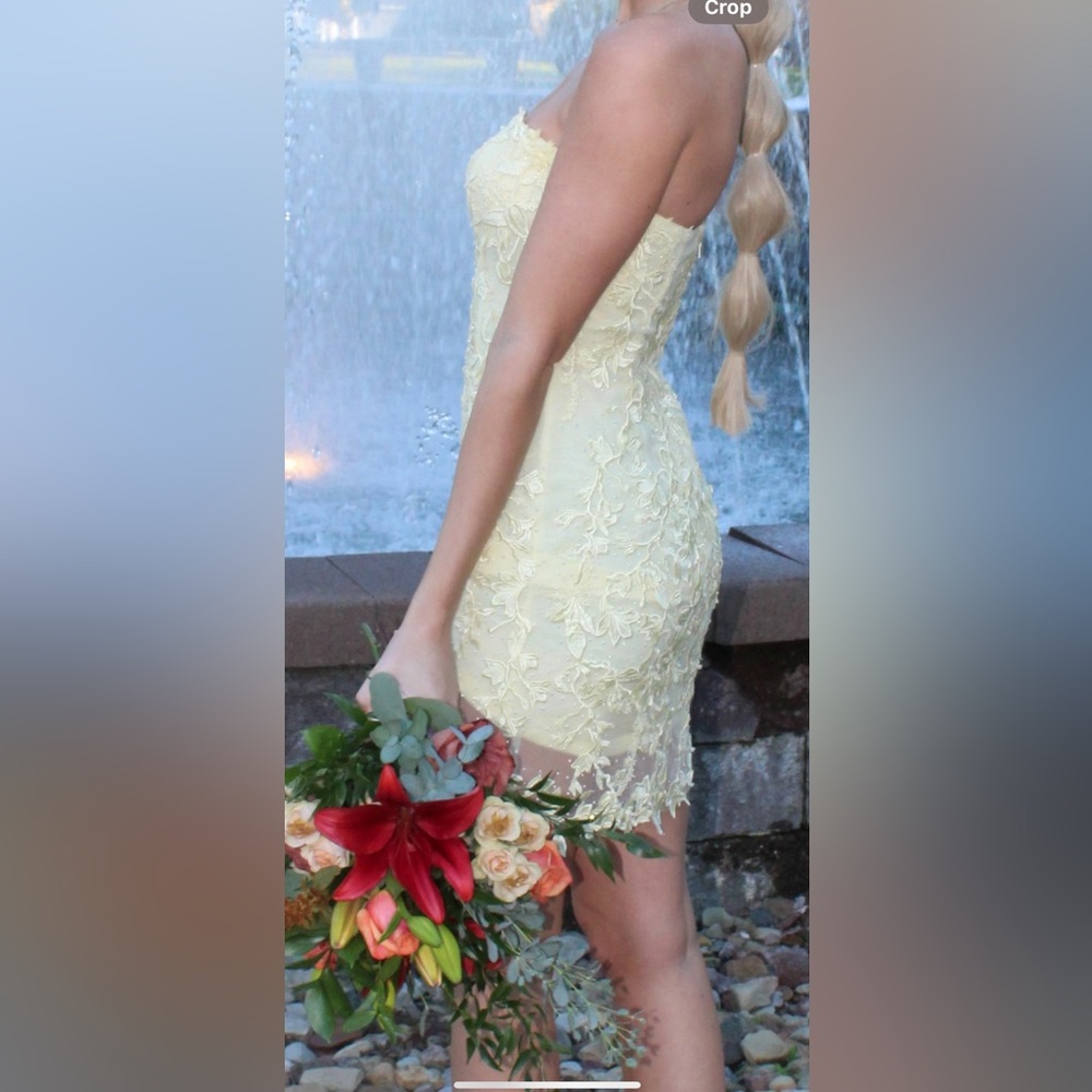 Size 00 Beautiful pale yellow color, excellent condition